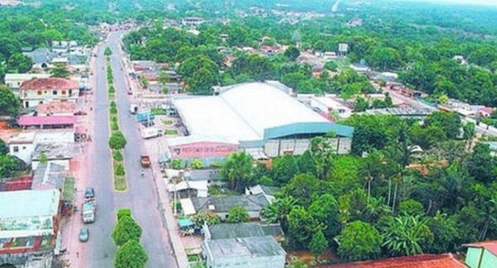 Centro de Iranduba com comércio e serviços